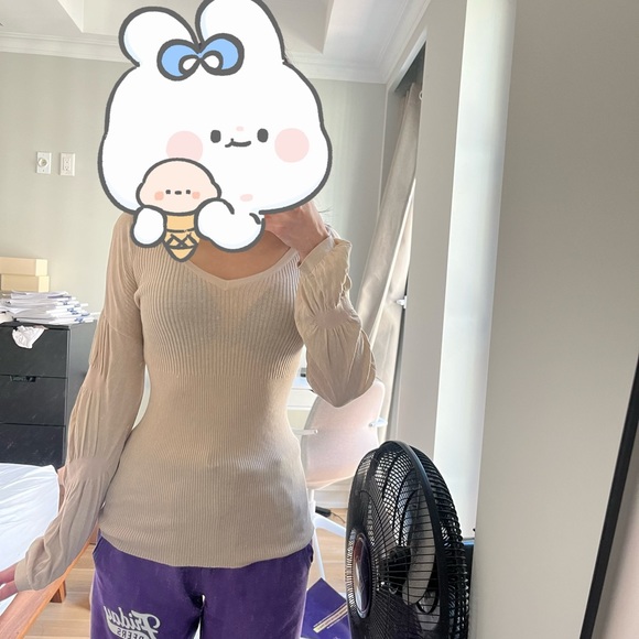 Celine v-neck top - Picture 4 of 4